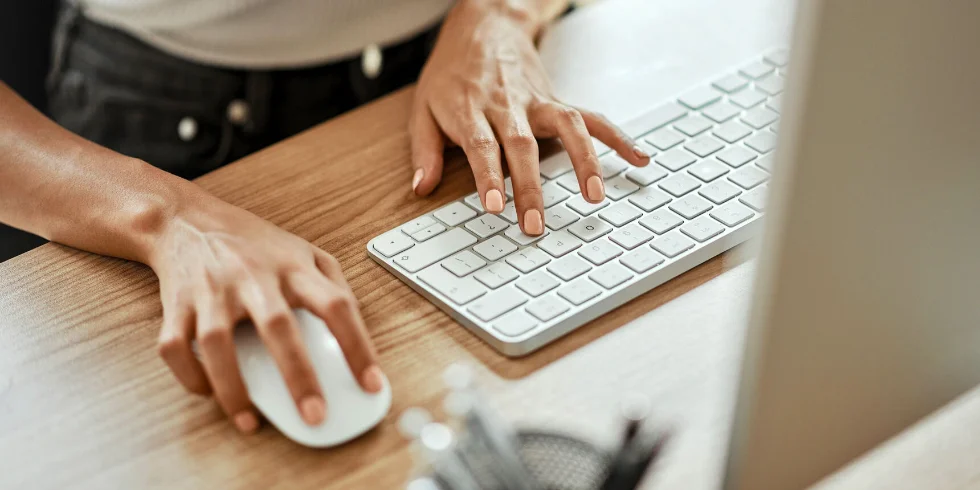 Hands using keyboard and mouse